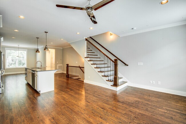 Building Photo - 3BR/3.5BA is Right Size, Right Price, and Right Nice at 8th & Wedgewood!!!