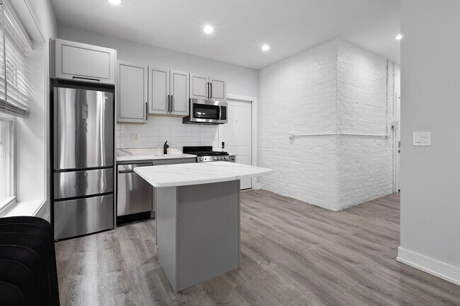 Building Photo - 1063 W Glenlake Ave