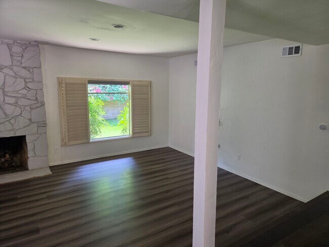 Building Photo - 4734 Laurelgrove Ave