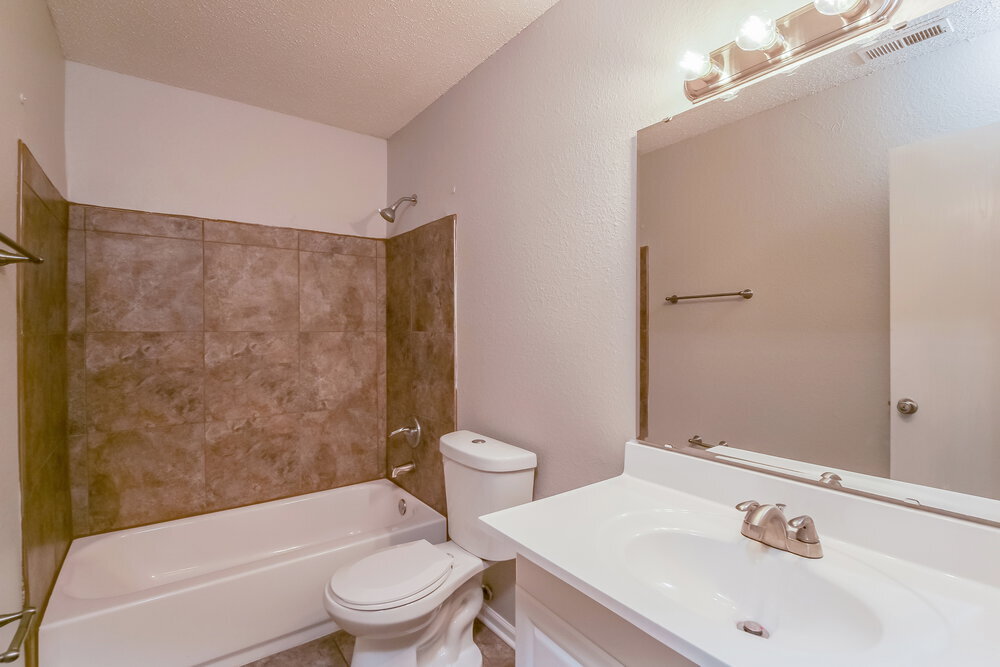 Building Photo - 6113 Longmeadow Dr