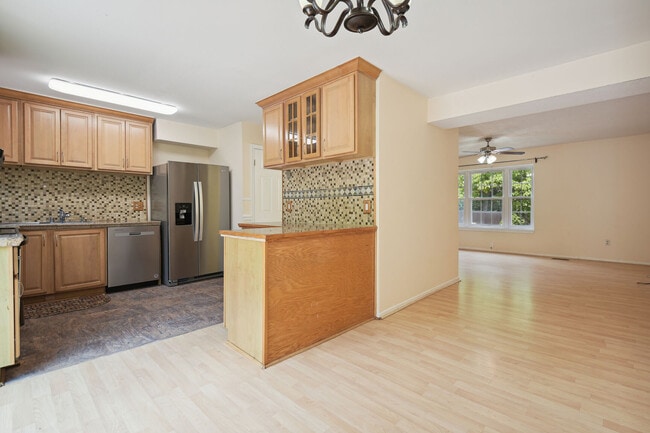 Building Photo - 8266 Amity Cir