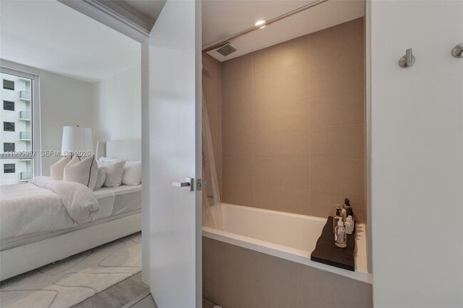 Building Photo - 1080 Brickell Ave