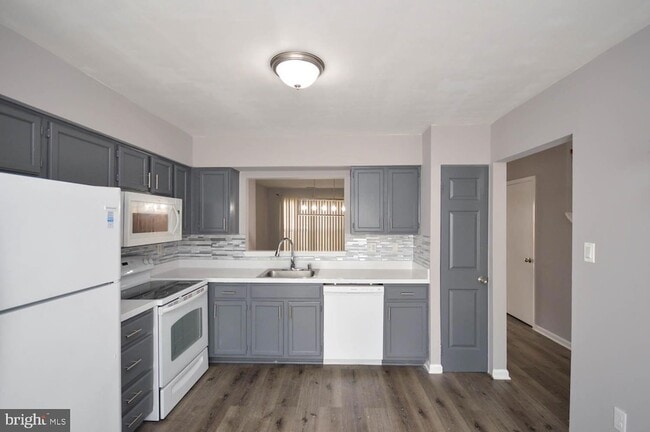 Building Photo - 14902 London Ln