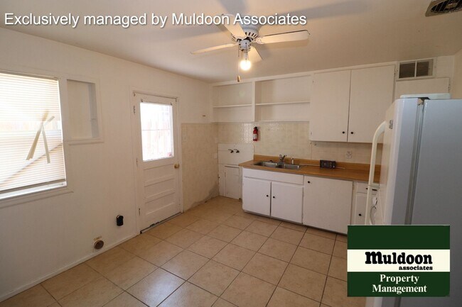 Building Photo - 2561 Camellia St