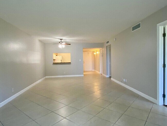 Building Photo - 3051 N Course Dr