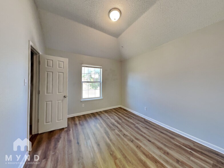 Building Photo - 8617 Saranac Trail