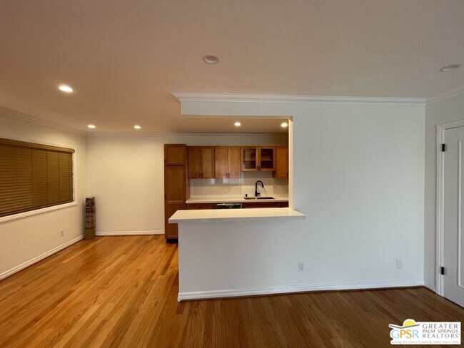 Building Photo - 1104 Masselin Ave
