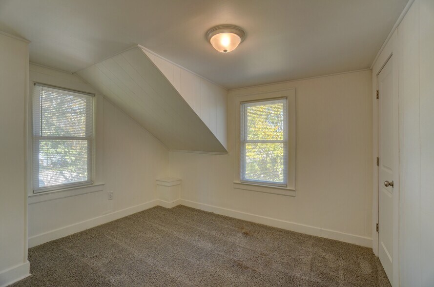 Building Photo - 4 Runyan Ct