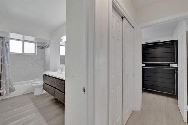 Building Photo - 4001 N 41st Ct