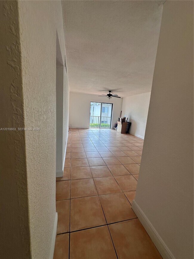 Building Photo - 6713 N Kendall Dr