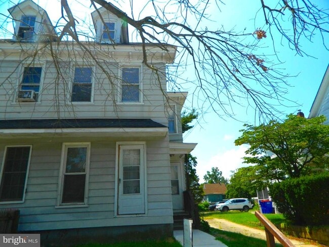 Primary Photo - 416 N 5th St