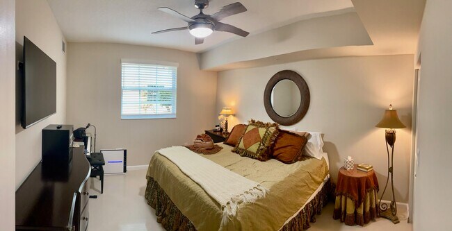 Building Photo - 225 NE 1st St