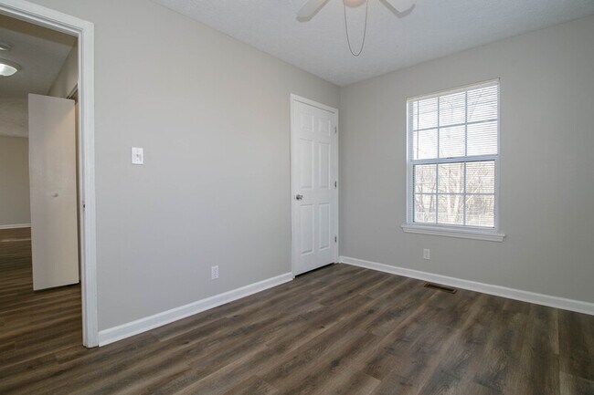 Building Photo - 631 Artic Ave