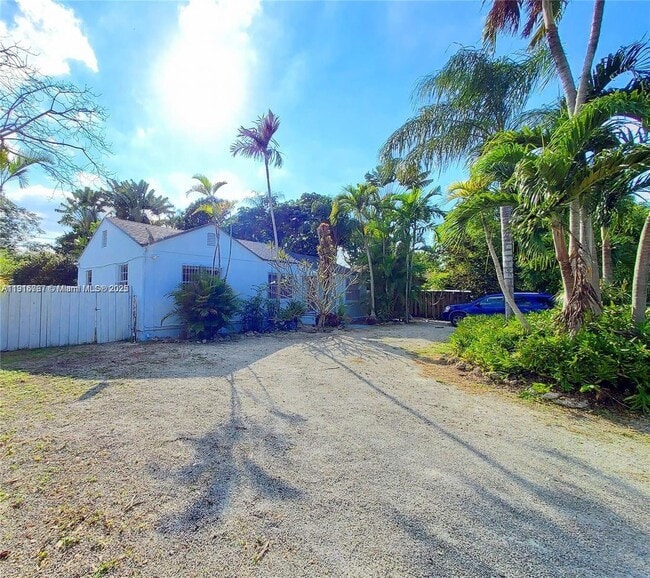 Building Photo - 5842 SW 60th St