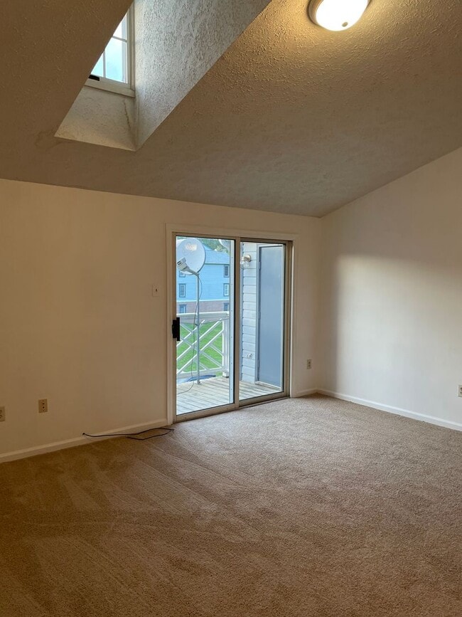 Building Photo - ABINGDON - LAURAL WOODS CONDO