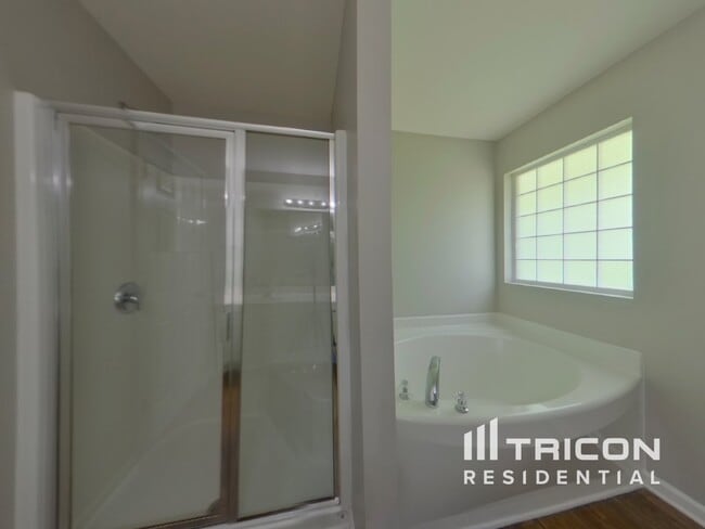 Building Photo - 3756 Wingfield Dr