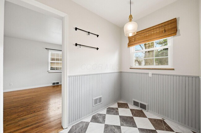 Building Photo - 532 N Drexel Ave