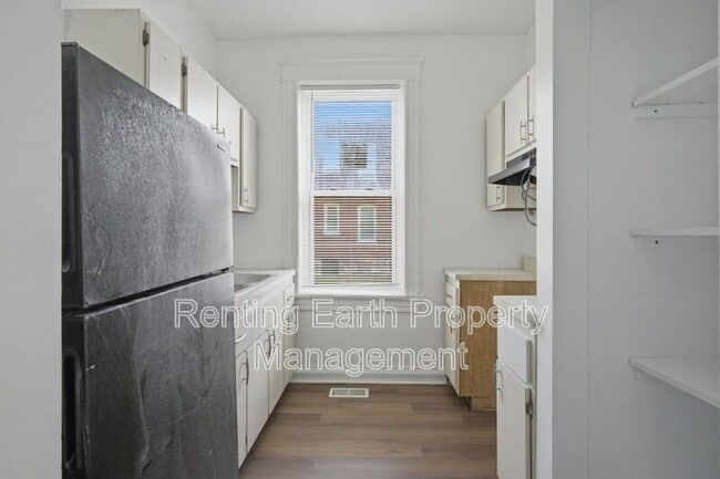 Building Photo - 3127 Clay Ave