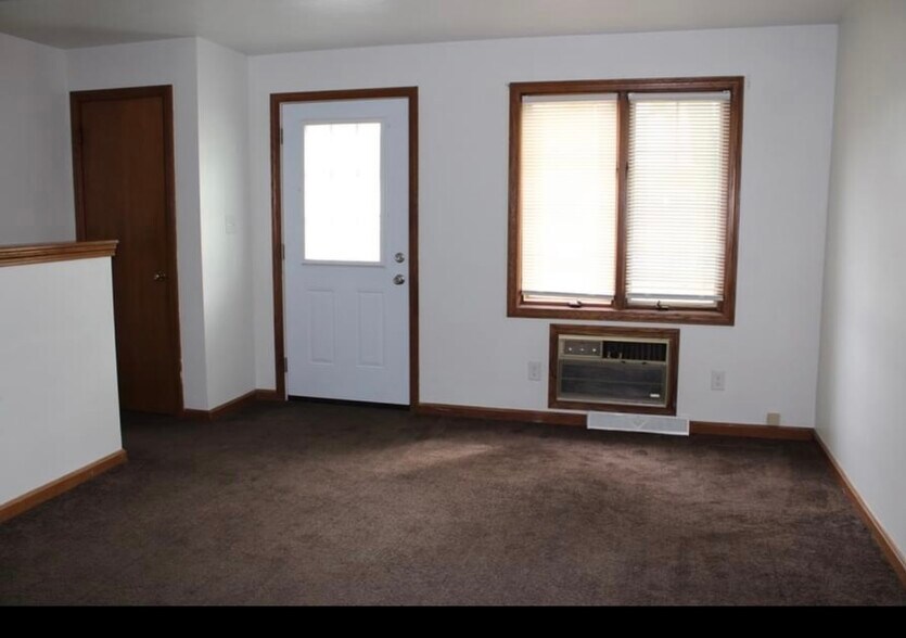 Building Photo - 9550 Struthers Rd