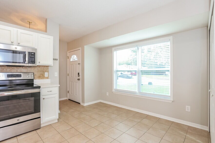 Building Photo - 8256 Teaticket Dr