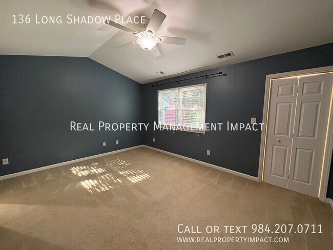 Building Photo - 136 Long Shadow Pl