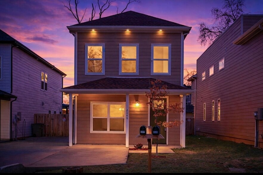 Building Photo - 2140 18th Ave N