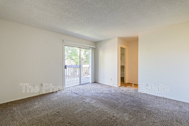 Building Photo - 2232 W Lindner Ave