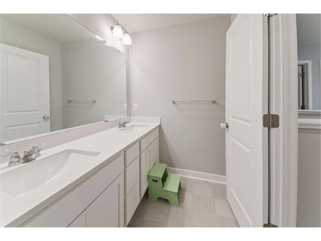Building Photo - 17090 Dysart Pl