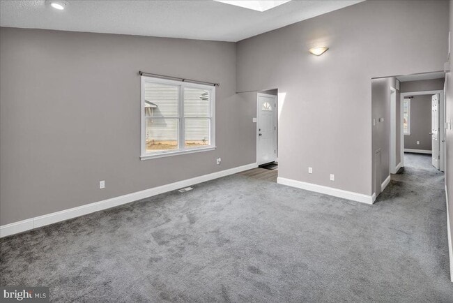 Building Photo - 2299 Memorial Ct