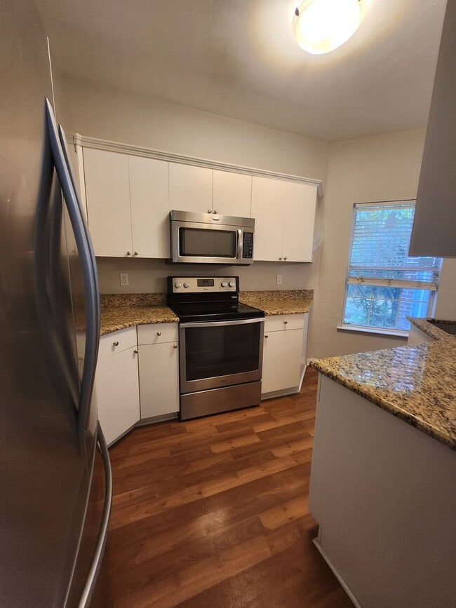 Building Photo - Move in Ready in NW Gainesville!