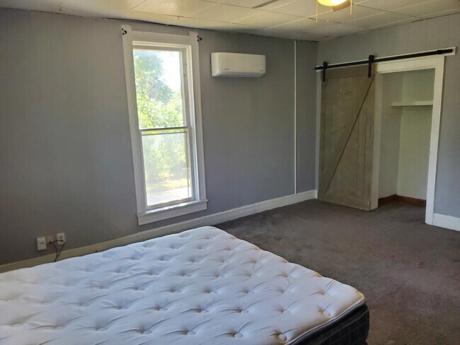 Building Photo - 1605 N Missouri Ave