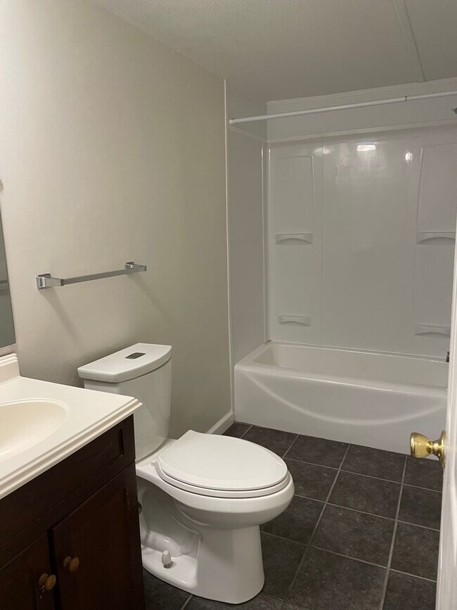 Building Photo - Updated Two Bedroom Trailer with Lake Acce...