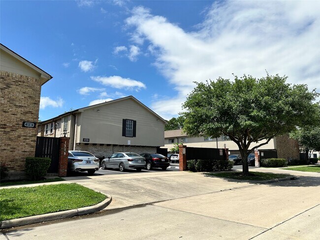 Building Photo - 1715 Moritz Dr