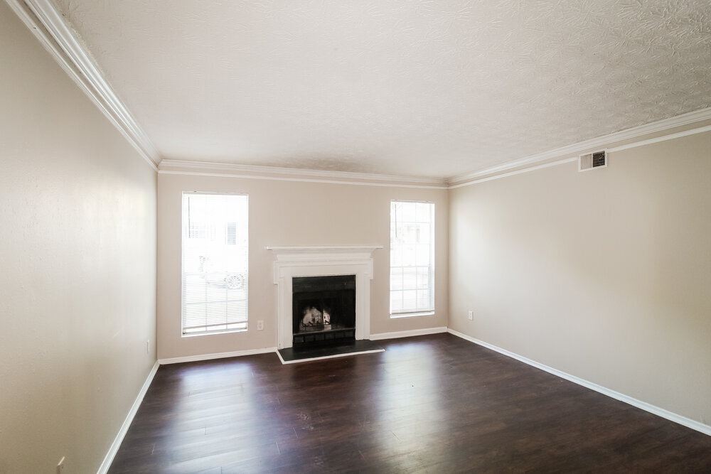 Building Photo - 1985 Glenwood Downs Dr