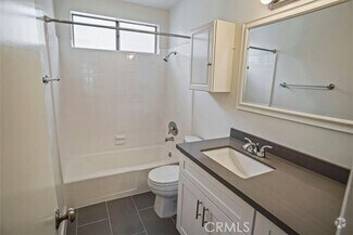 Building Photo - 836 Westbourne Dr