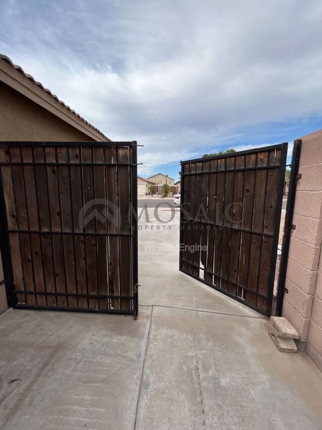 Building Photo - 10348 E Crescent Ave