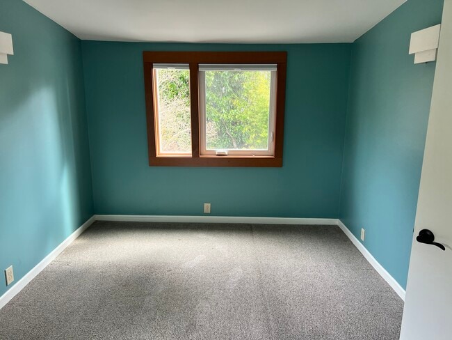 Building Photo - 9400 SW 3rd Ave