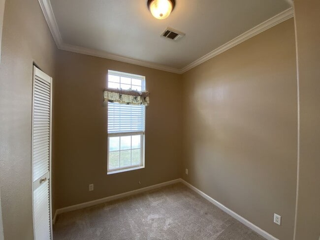 Building Photo - 47 Freedom Dr