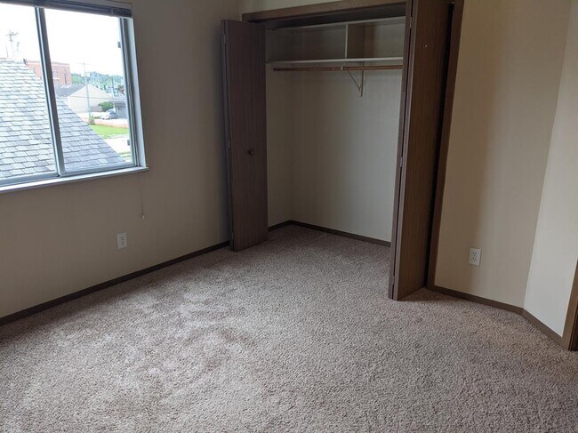 Building Photo - 205 5th St