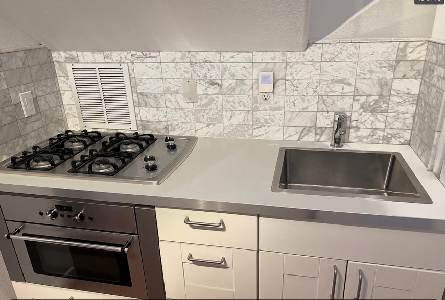 Building Photo - 1322 2nd St