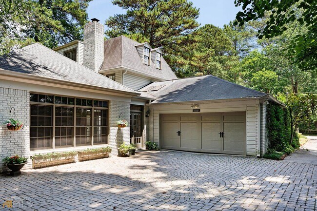 Building Photo - 521 Hollydale Ct NW