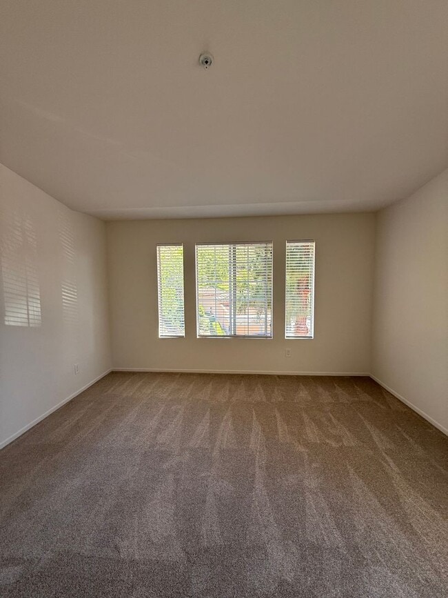 Building Photo - Terrific 2Br/2Ba Condo in gated community of Morada in Rancho Bernardo - Updated 2nd floor