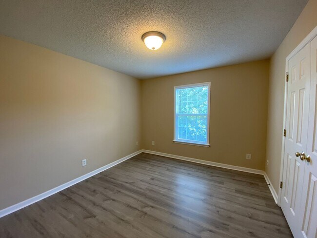 Building Photo - 533 Scholastic Ct