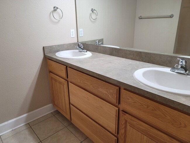 Building Photo - 7 6th Ave