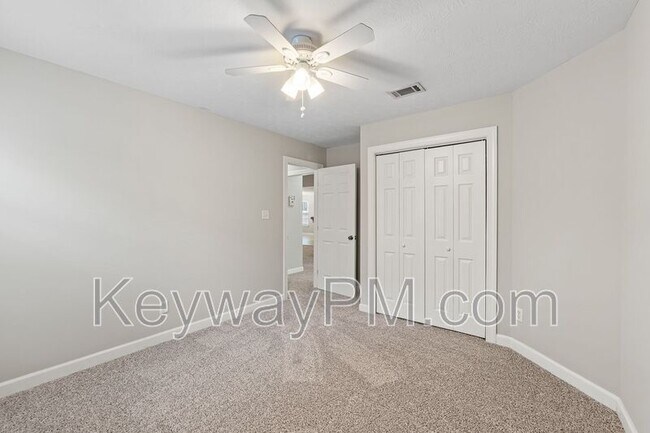 Building Photo - 633 Ventana Dr