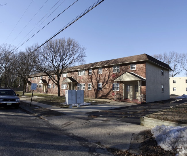 Primary Photo - Heritage Court Apartments