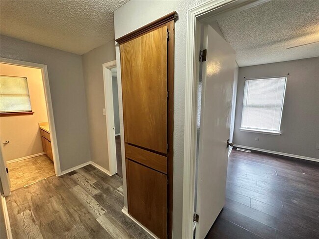 Building Photo - 3628 Peregrine Dr