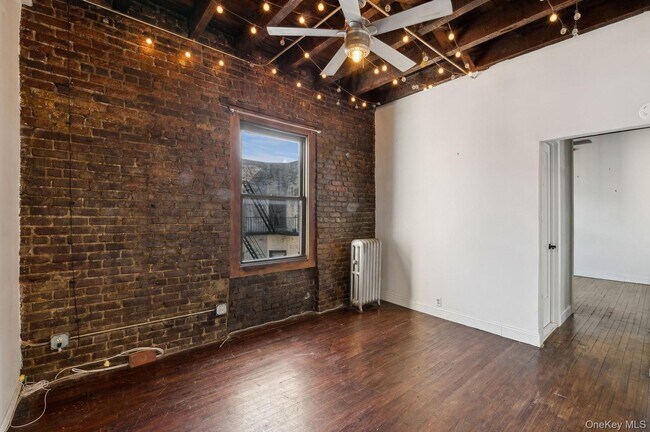 Building Photo - 21-16 35th St