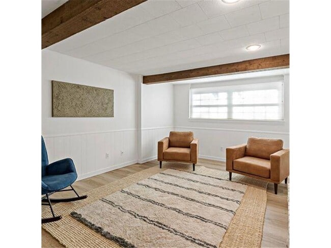 Building Photo - 4520 Vandervork Ave