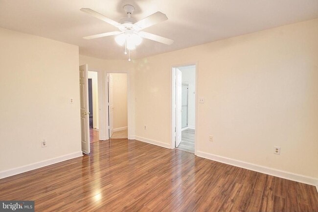 Building Photo - 9261 Ridgefield Cir